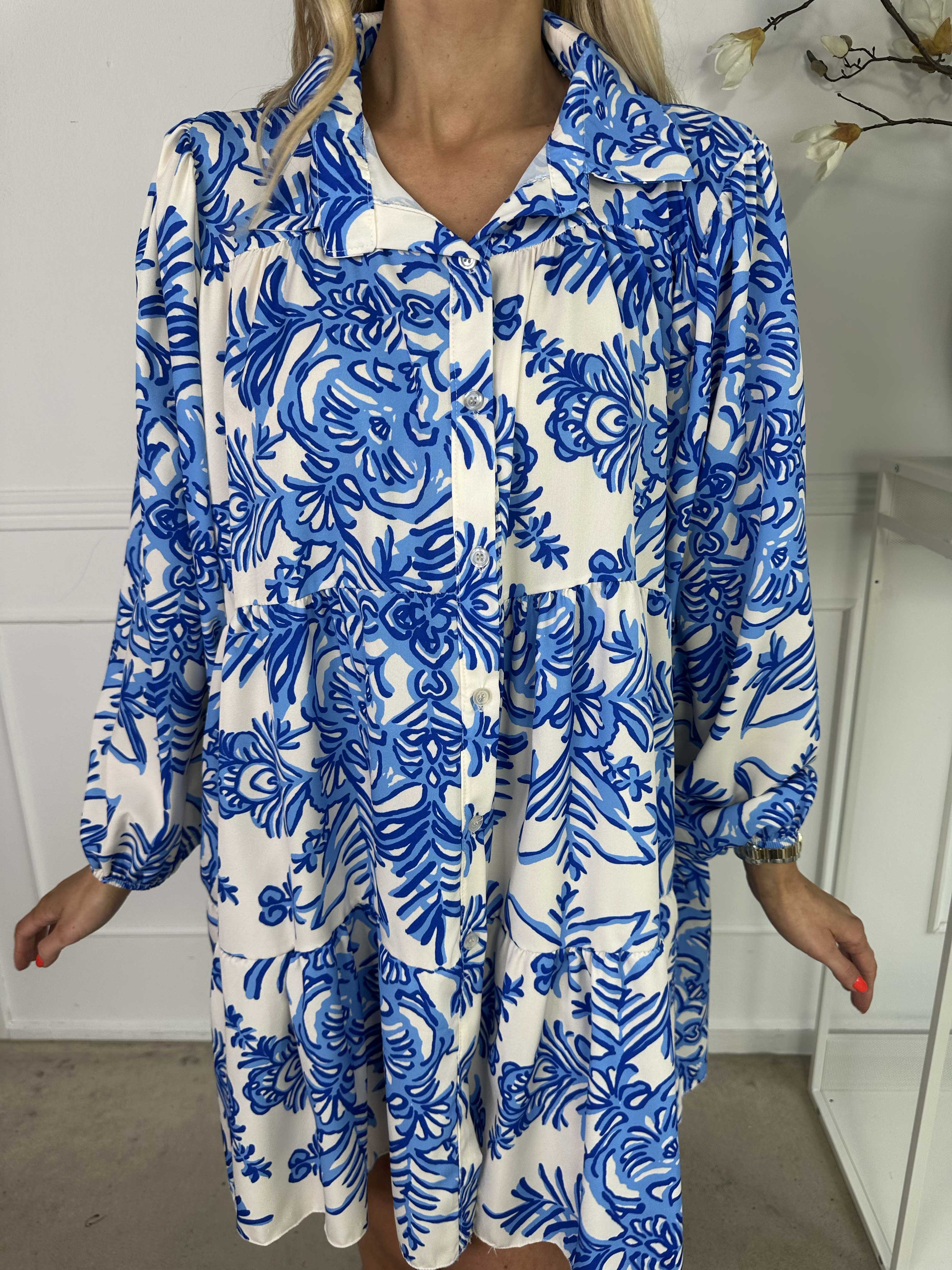 Sophie - Mönstrad skjortklänning i viskosblandning med volangkant